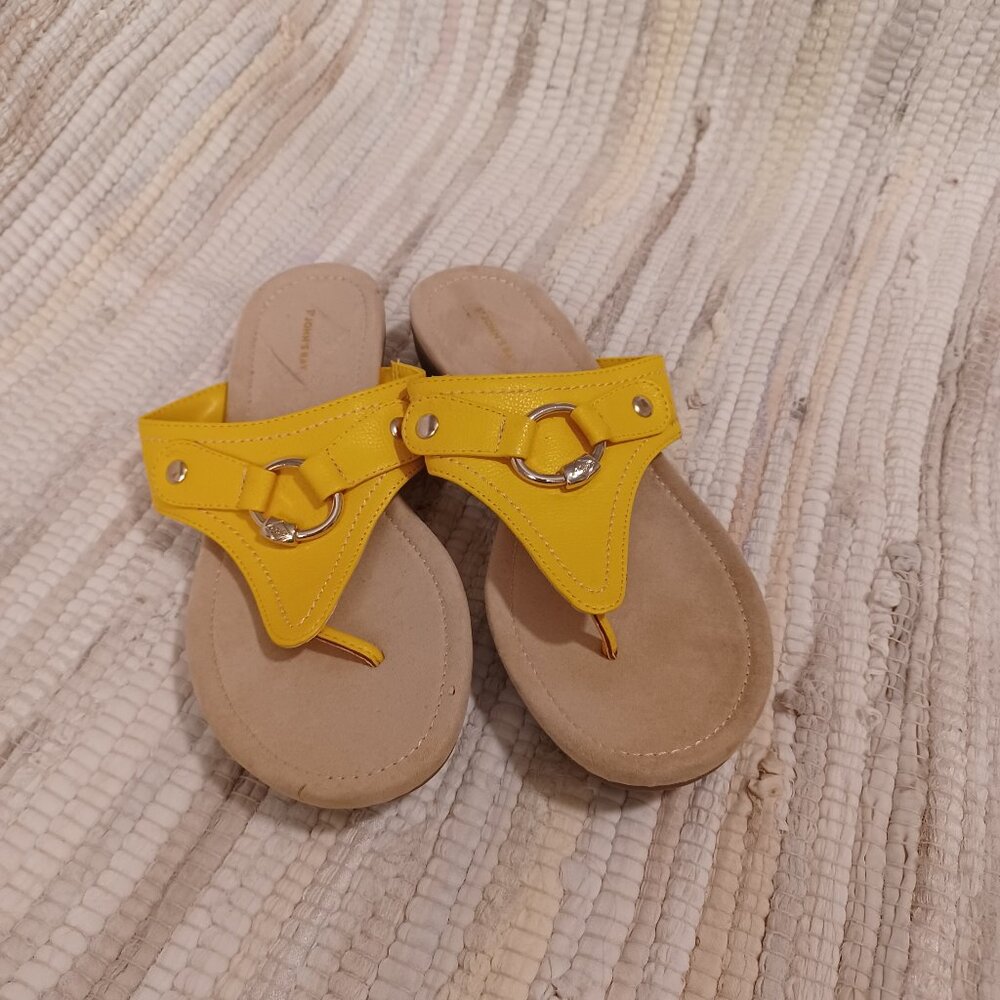 Size 8.5 M, St John Bay Sandals